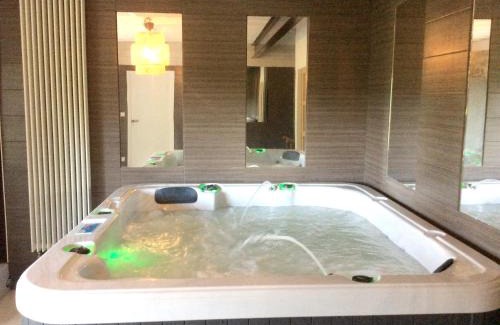 Abjat-sur-Bandiat House | Maison charmante a Abjat sur Bandiat avec piscine partagee