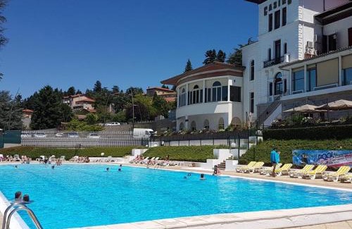 Saint-Galmier House | Maison cosy avec terrasse, jardin fleuri, et tout confort à Saint-Galmier - FR-1-496-292