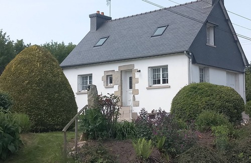 Plougras House | Maison de Campagne Près D'un Bourg!