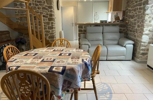 Erdeven House | Maison de Charme à Erdeven, Proche Plages et Sentiers, 3 Pièces, 4 Pers, Cour Privée - FR-1-397-38