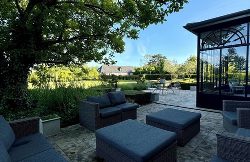 Equemauville House | Maison de maître on the outskirts of Honfleur, heated pool and landscaped garden
