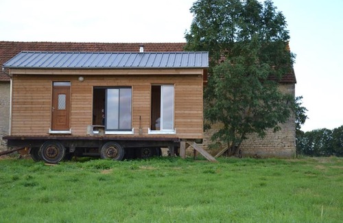 Nuits House | Maison en bois dans un pré
