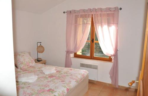 Sillans-la Cascade Apartment | Maison en pierre indépendante 47m² + stationnement