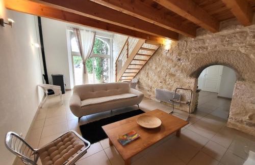 Taix House | Maison en pierre rénovée