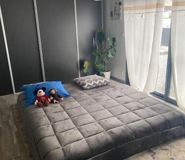 Peyssies House | Maison grand studio indépendant avec jardin et piscine communs