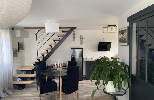 Peyssies House | Maison grand studio indépendant avec jardin et piscine communs