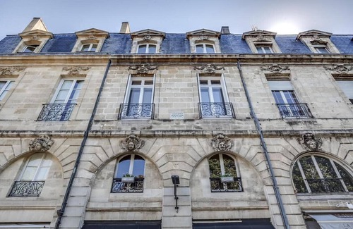 Bordeaux City Centre Apartment | Maison Ingwë - 4 rooms for 8 persons Place Gambetta