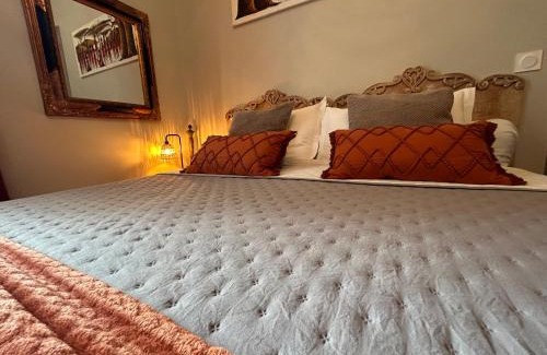 Vias Bed & Breakfast | MAISON la BOHÈME Une parenthèse enchantée au cœur du charme, petit-déjeuner de rêve