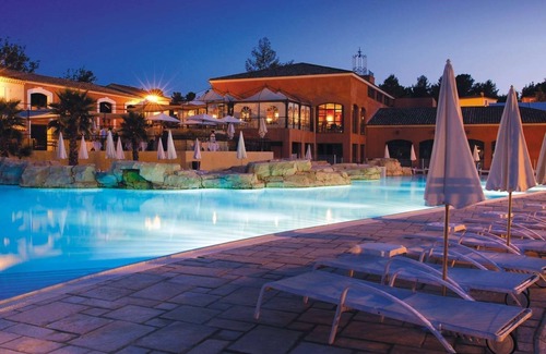 Fayence House | Maison lumineuse et colorée avec terrasse