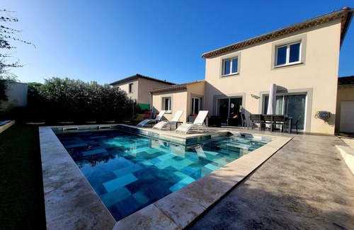 Monteux House | Maison Moderne Climatisée 8 Personnes Avec Piscine