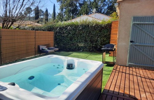 Salavas House | Maison NATURE Sud Ardèche jacuzzi