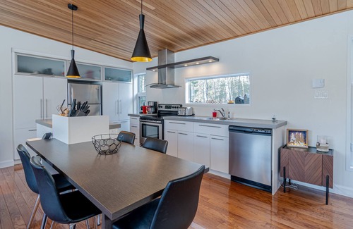 Saint-Tite-des-Caps Cottage | MAISON OSLO – Toit-terrasse - rivière, spa et sauna