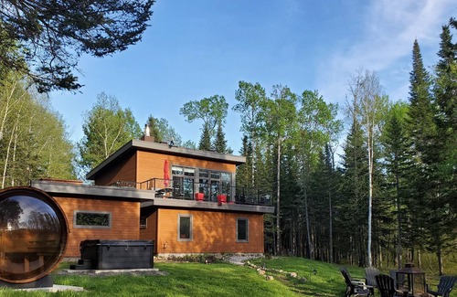 Saint-Tite-des-Caps Cottage | MAISON OSLO – Toit-terrasse - rivière, spa et sauna