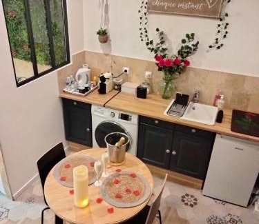 Montluel Villa | Maison Prestige Le Donjon des Plaisirs Jacuzzi