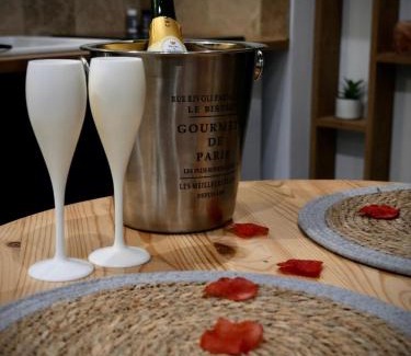 Montluel Villa | Maison Prestige Le Donjon des Plaisirs Jacuzzi