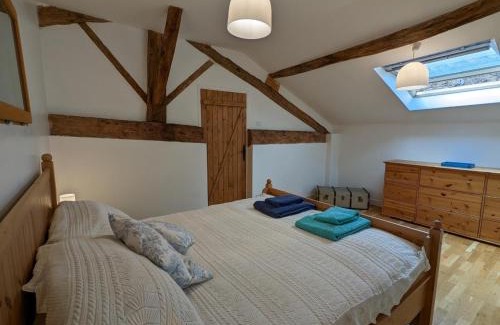 Massignac House | Maison spacieuse à Massignac avec jardin privé, proche activités et Domaine des Étangs - FR-1-653-213