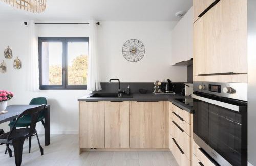 Velaux House | Maisonnette avec Jacuzzi, climatisation & place de parking