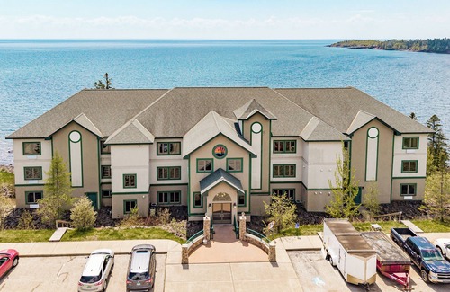 Two Harbors Apartment | Majestic Lake Views | 1BR w/King Suite | Pools