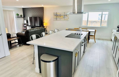 West University House | Majestic Reno Villa|/4Bedrooms/Sleeps14