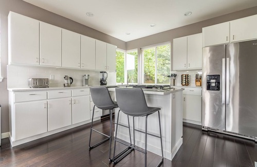 Seattle House | Majestic Views with a Hot Tub!