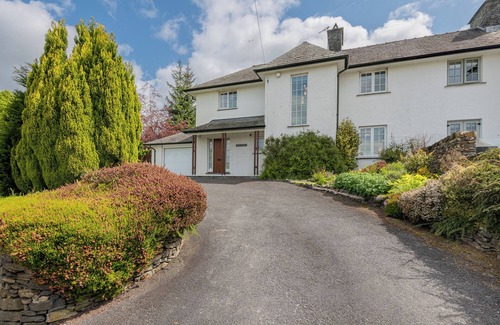 Windermere House | Make magical memories in comfort of Croft Cottage with Lake and Mountain views