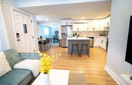 Carver City - Lincoln Gardens House | Make some memories at this unique and family-friendly place