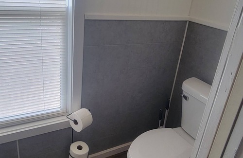 Gypsum Cabin | Make time for Lake Time! Close to all FERRIES, BEACHES, PARKS & CEDAR POINT!