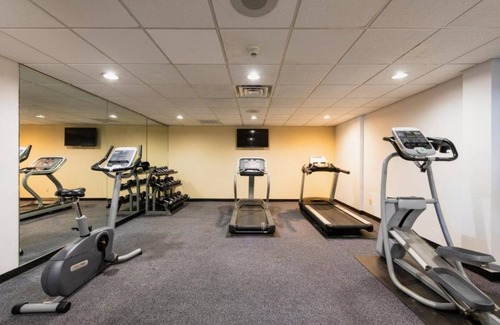 South Plainfield House | Make travel easy and comfortable at our Room!