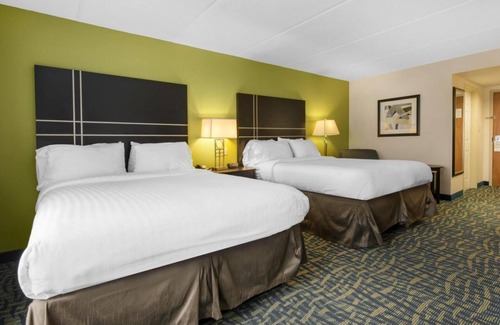 Savannah Hotel | Make Your Trip More Enjoyable! Free Parking, Close to Henderson Golf Club