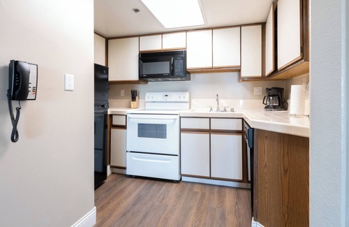 Capistrano Beach Hotel | Make Your Trip More Enjoyable! 2 Relaxing Units, Free Parking, Pool, Beachside!