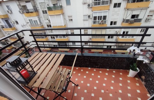 Doctor Barraquer-Grupo Renfe-Policlinico Apartment | Make yourself at home in the Luz Apartment, Seville, Macarena. Free parking