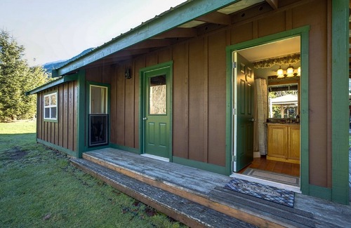 Maple Falls Cabin | Making lasting memories while enjoying this unique glamping experience!
