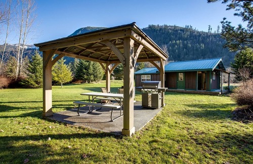 Maple Falls Cabin | Making lasting memories while enjoying this unique glamping experience!