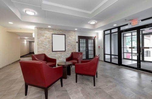 Southpoint House | Making The Best Memories Along The Way! Pets Allowed, Outdoor Pool, Free Parking