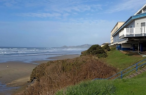 Newport Hotel | Making The Best Memories Along The Way! Pets Are Welcome, Parking!