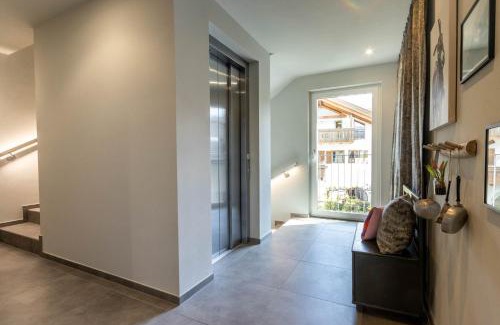 Tirolo Apartment | Mali Apartments Balcony