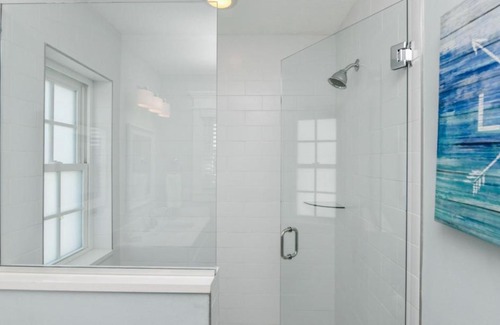 Holmes Beach House | Malibu Beach by AMI Locals