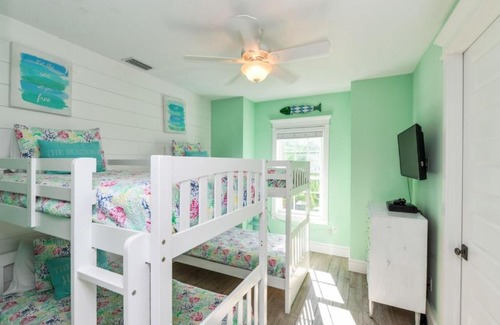 Holmes Beach House | Malibu Beach by AMI Locals