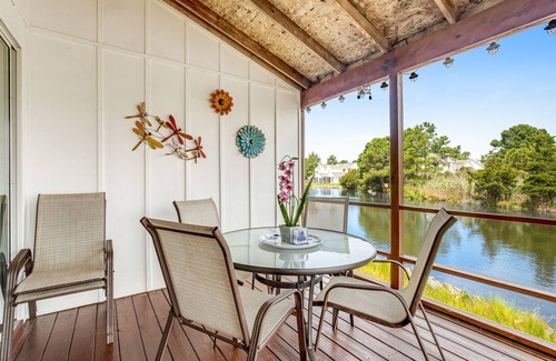 Selbyville House | Mallard Lakes Home Overlooking the Water w/Shared Pool, Free WiFi, W/D