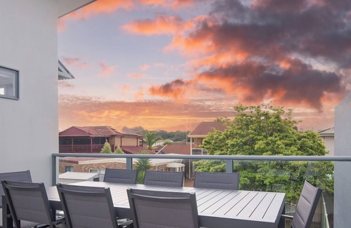 Maloneys Beach House | Maloneys Beach Views 3 Bed Home