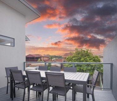 Maloneys Beach House | Maloneys Beach Views 3 Bed Home