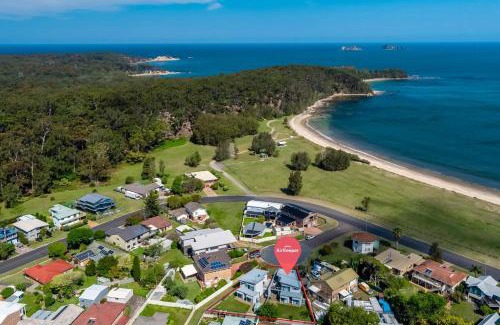 Maloneys Beach House | Maloneys Beach Views 3 Bed Home