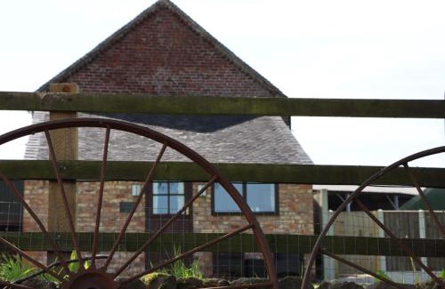 Forsbrook House | Malthouse Farm Cottage Studio