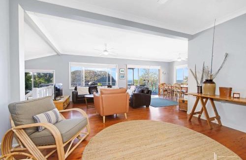 Malua Bay House | Malua Bay Waterfront Pet Friendly Cottage with WiFi