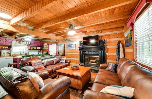 Mammoth Cave House | Mammoth Cave Cabin with Fire Pit - 3 Mi to Lake!