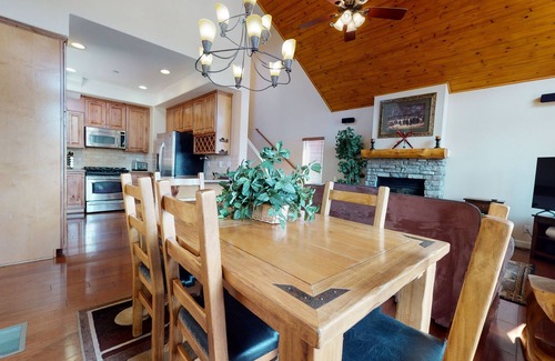Mammoth Lakes Condo | Mammoth Gateway Village 7 Pet-Friendly, Mountain Modern with Private Jacuzzi and 2 Car Garage by RedAwning