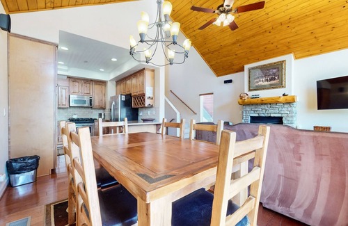 Mammoth Lakes Condo | Mammoth Gateway Village 7 Pet-Friendly, Mountain Modern with Private Jacuzzi and 2 Car Garage by RedAwning