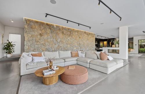 Kingscliff House | Mana Beach House - Award winning, Heated Pool, Gym