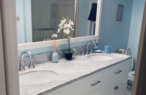 Manatee Bay House | Manatee House Tropical Retreat *ONLY BOOKING FOR CONTRACTORS AT THIS TIME*