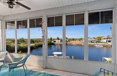Spring Hill House | Manatee time! Waterfront Home, floating dock, kayaks, paddle boards, gulf access